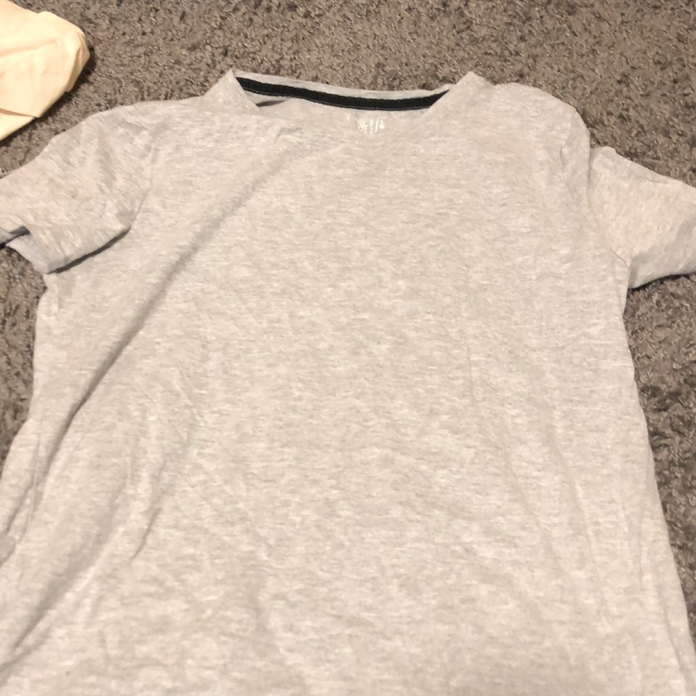 Grey t shirt